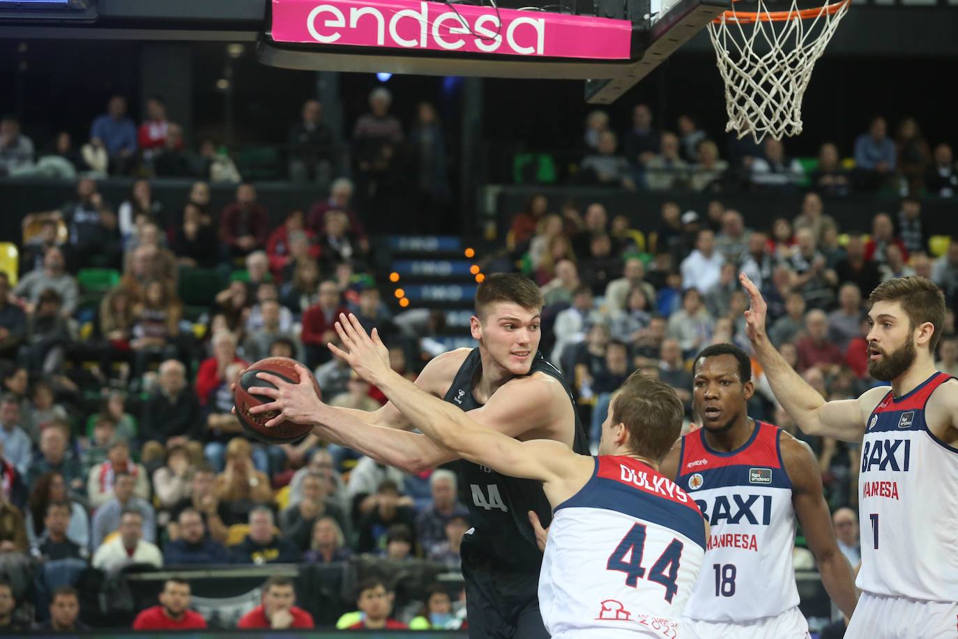 Fotos: Victoria del RETAbet Bilbao Basket ante el Manresa (88-77)