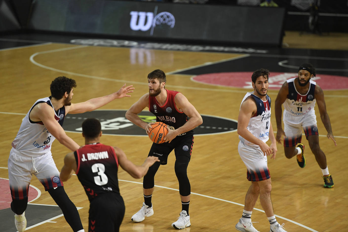 Fotos: Las mejores imágenes del Bilbao Basket - Fortitudo Bolonia