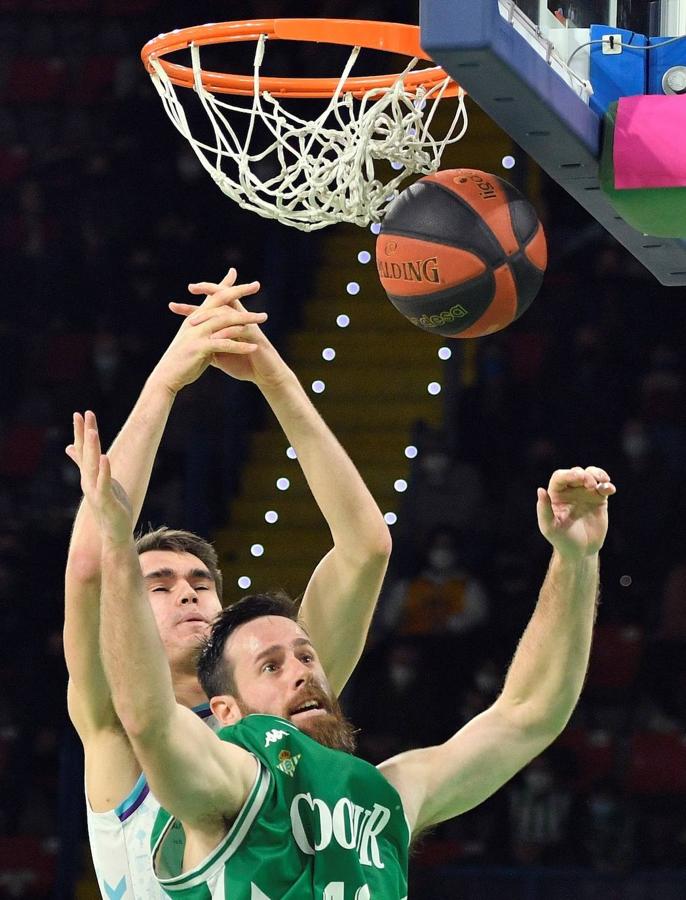 Fotos: Merecido triunfo del Bilbao Basket ante en Betis en Sevilla