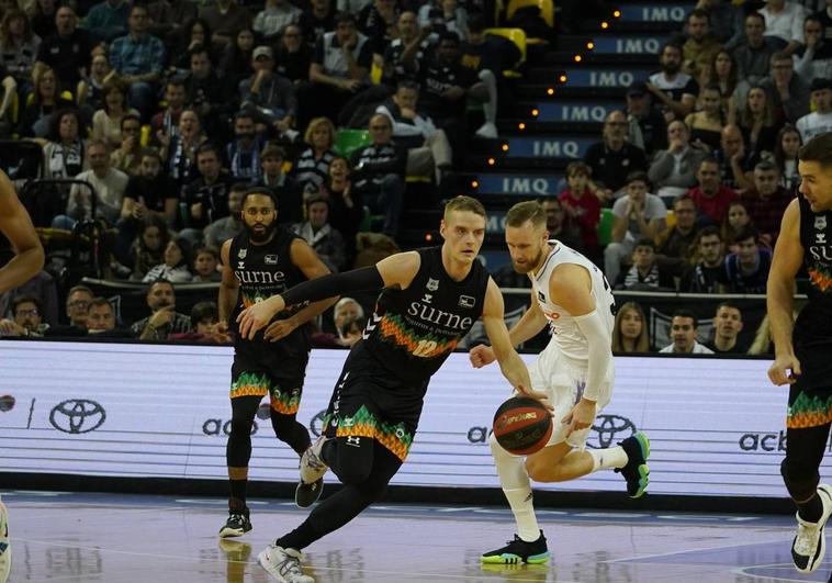 El Bilbao Basket recupera a Hakanson para un partido clave