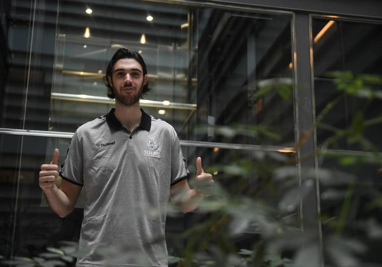 Rafa Pueyo elogia el «talento ofensivo» de Tsalmpouris, nuevo jugador del Bilbao Basket