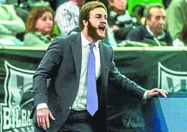 El técnico galdakaotarra fue asistente en el Araberri en la LEB Oro entre 2017-2019, y en su visita al 'infierno' ganó con su equipo al Bilbao Basket (76-77).