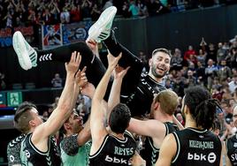 Así fue el espectacular triple que dio la victoria al Bilbao Basket en el último suspiro