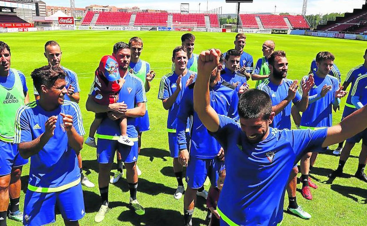 El buen ambiente y la unidad impera en el grupo, fundamental para lograr esta tarde el ascenso. 