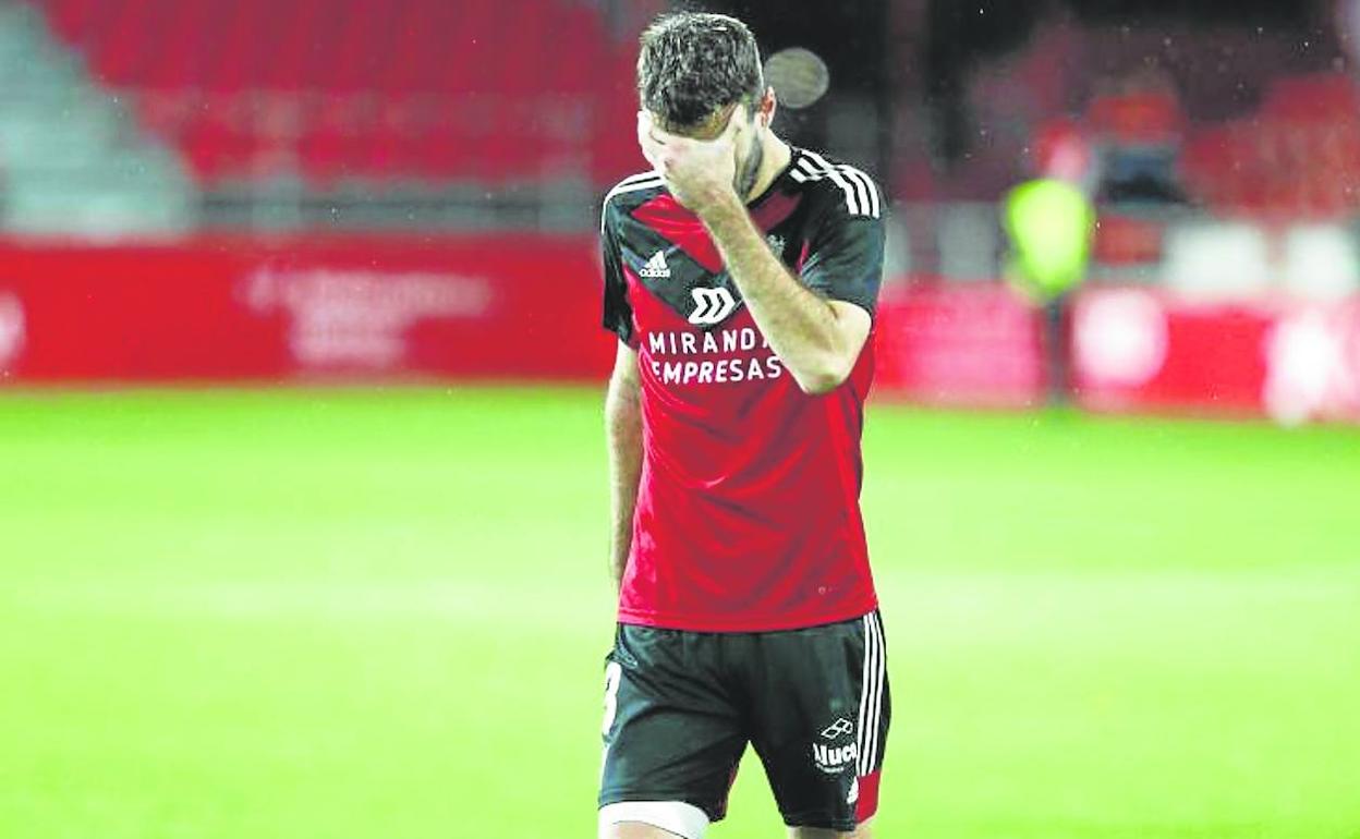 Raúl Parra tampoco se creía tras el choque frente al Huesca que el Mirandés había encajado el tanto del empate en la última jugada del encuentro. 