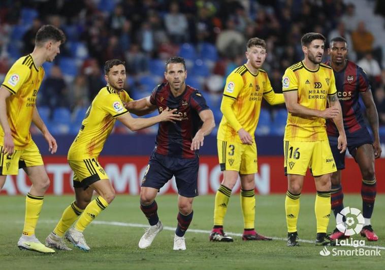 Navas reapareció nueve partidos después y Nico Serrano entrenó el martes tras no viajar