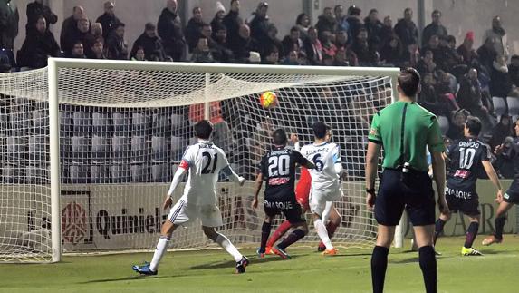 Álex Ortiz marcó en Huesca la temporada pasada. CARLOS PASCUAL