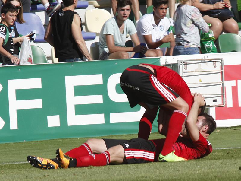 El Mirandés no se rinde y empuja al Elche al descenso