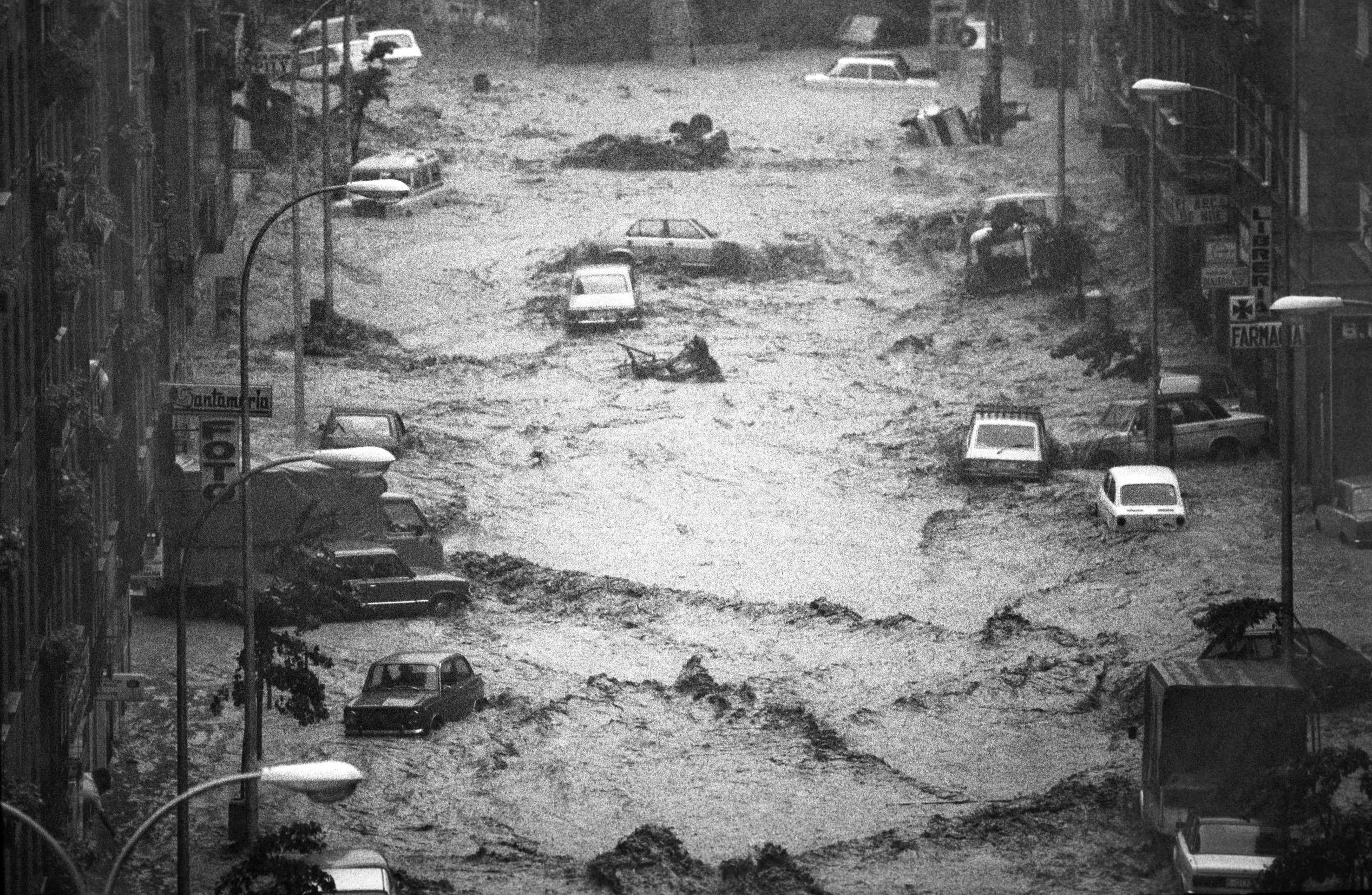 Las inundaciones de 1983 proporcionaron estampas apocalípticas en el País Vasco.