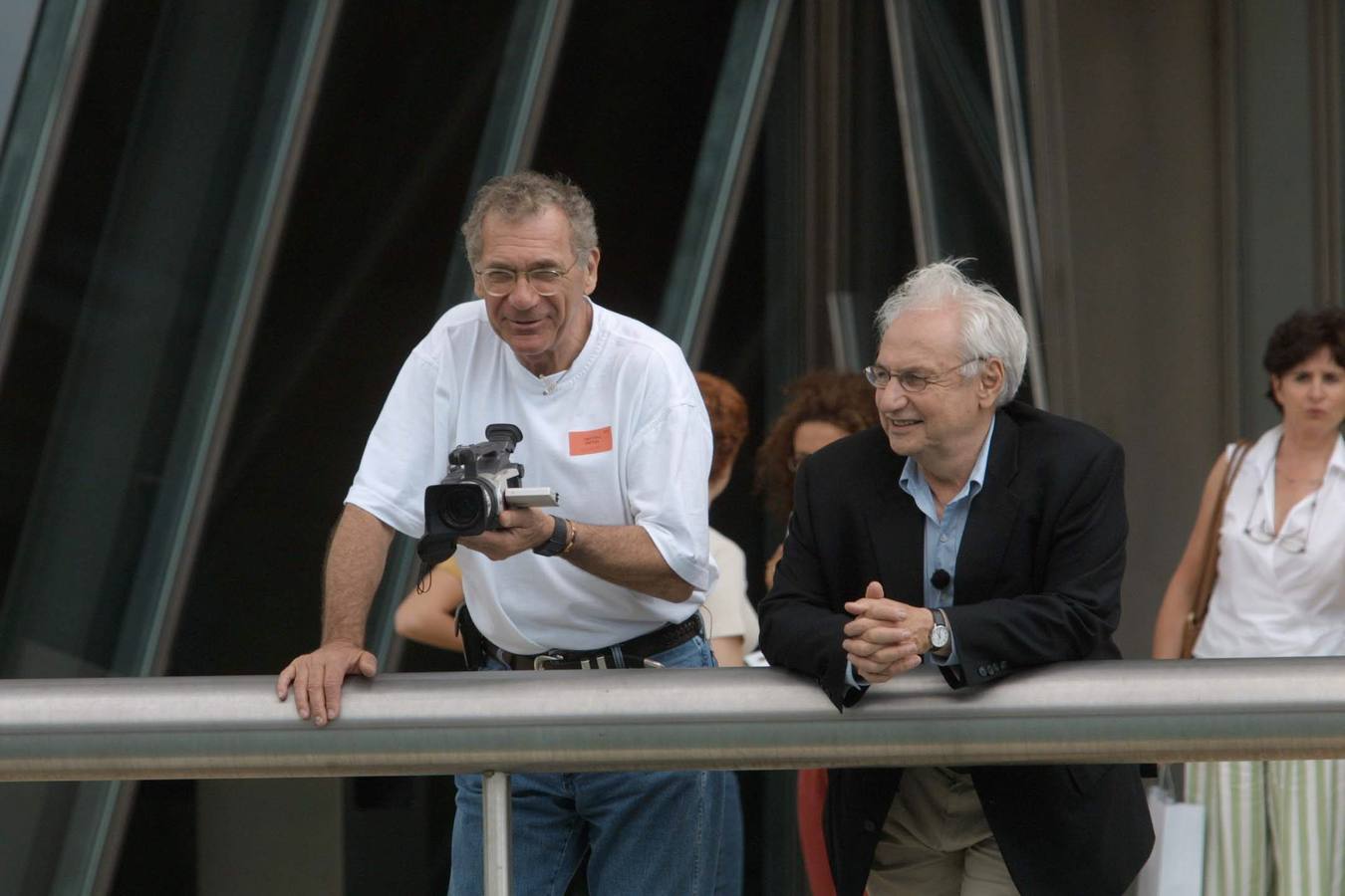 Sidney Pollack y Frank Gehry durante el rodaje de la pelicula sobre el arquitecto