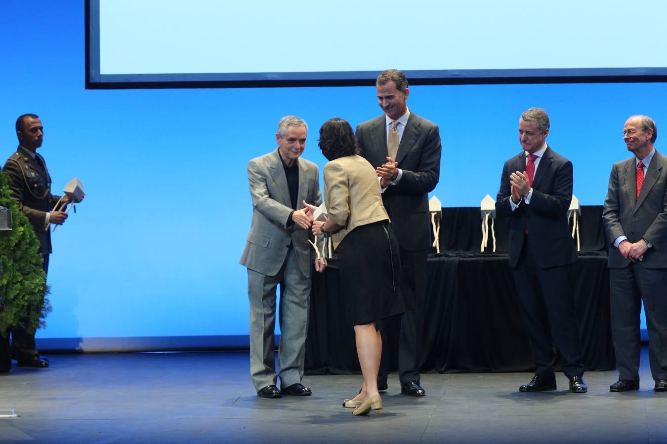 El Príncipe entrega los premios de la Fundación Novia Salcedo a la integración profesional de los jóvenes