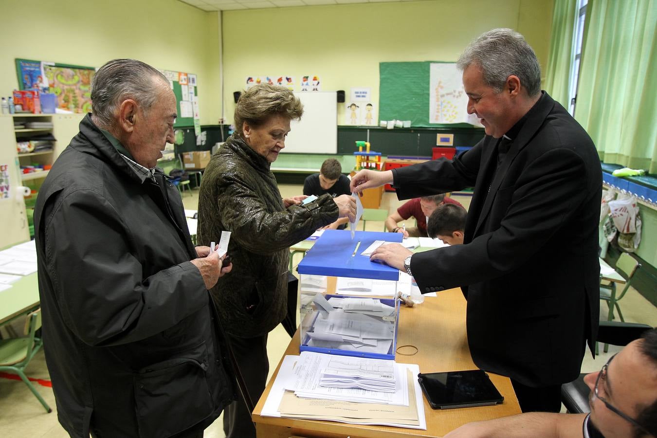 Mario Iceta, en una mesa electoral