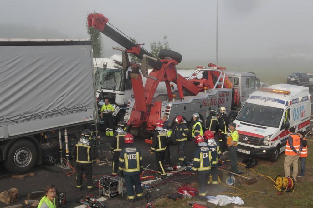 Grave accidente múltiple en la A-8 en Cabezón de la Sal