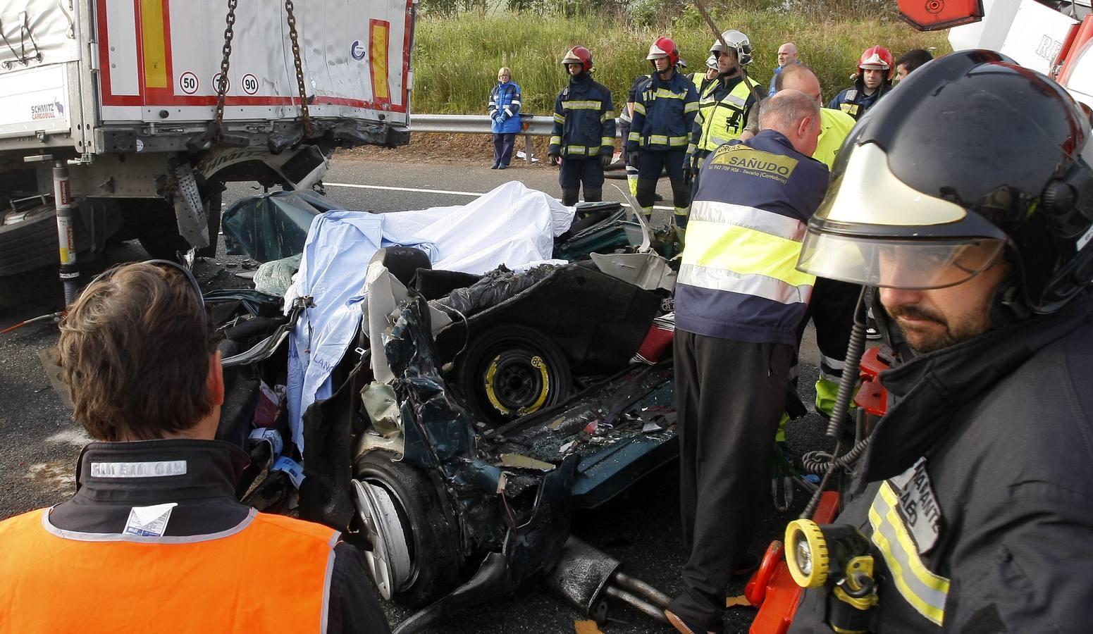 Grave accidente múltiple en la A-8 en Cabezón de la Sal