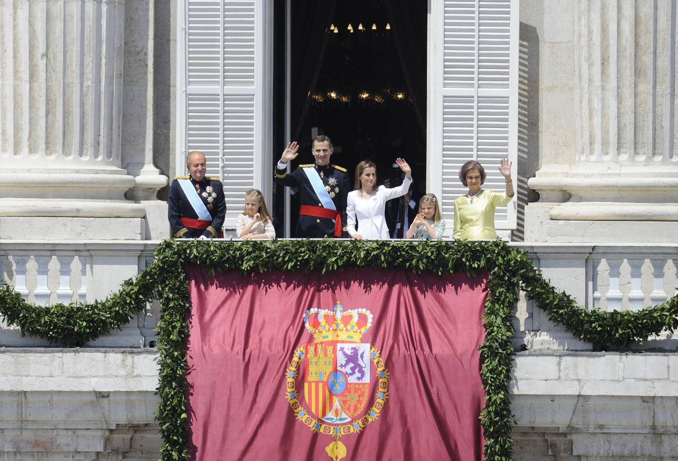Los Reyes saludan desde el Palacio Real