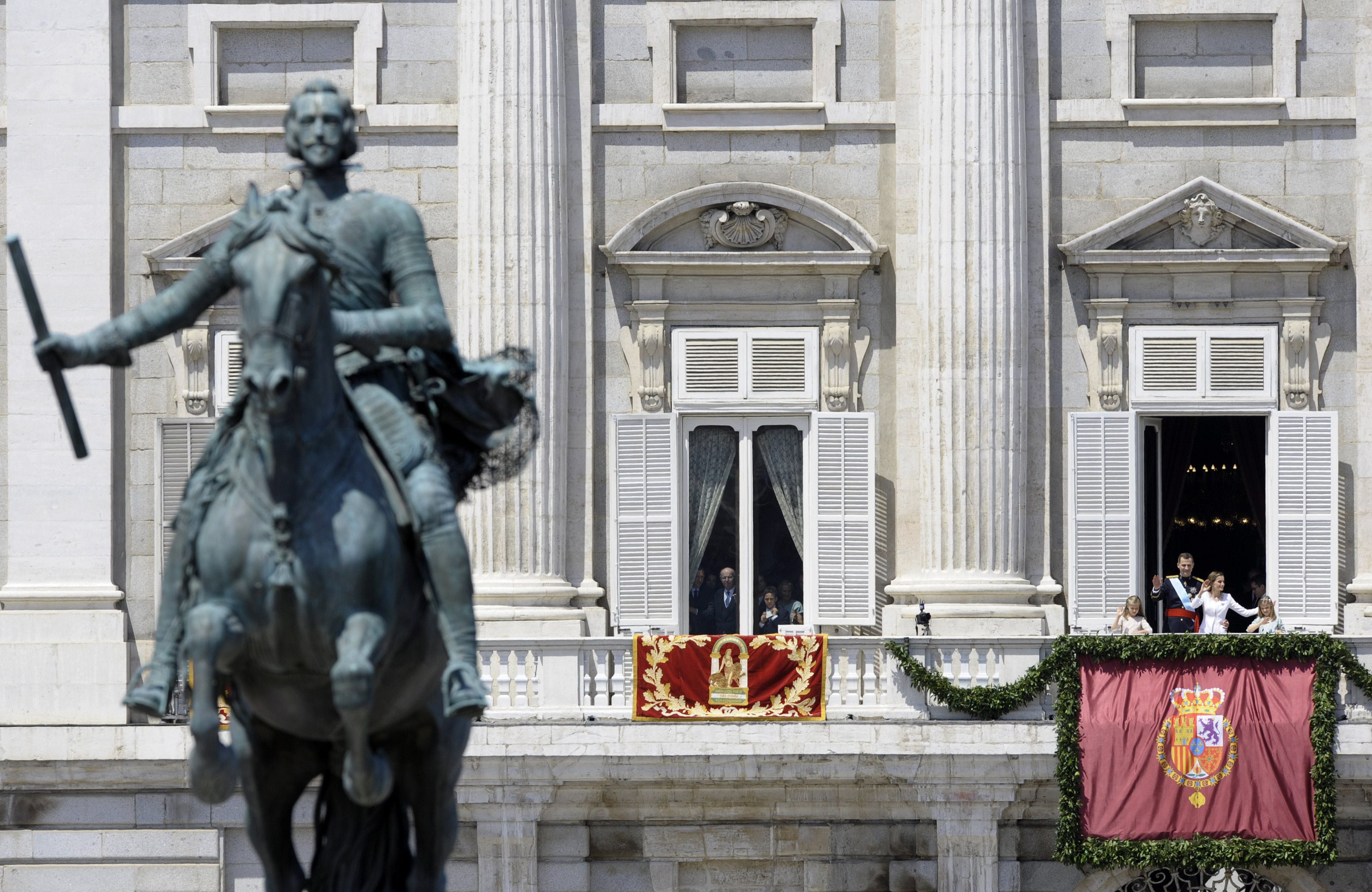 Los Reyes saludan desde el Palacio Real
