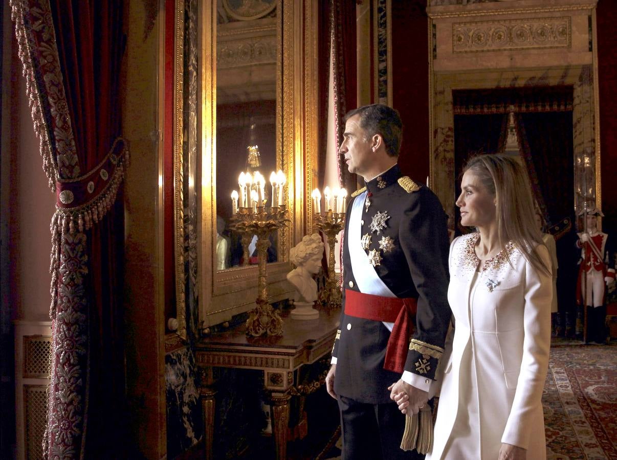 Los Reyes saludan desde el Palacio Real