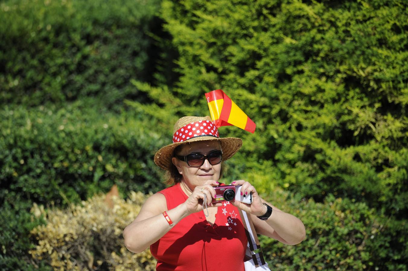 Los españoles se lanzan a la calle en pos del nuevo Rey