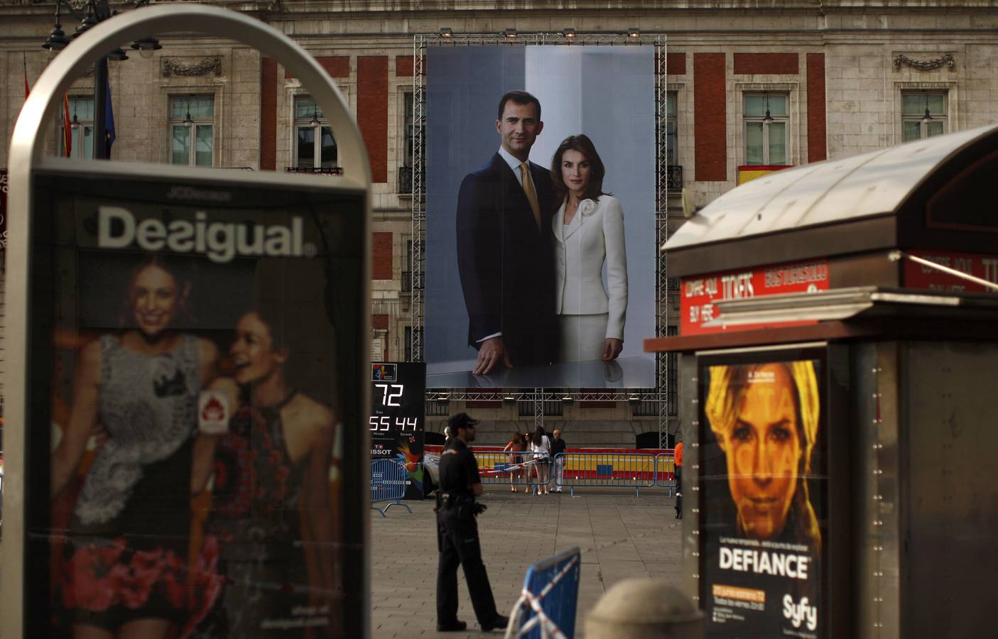 Madrid se engalana para recibir a Felipe VI