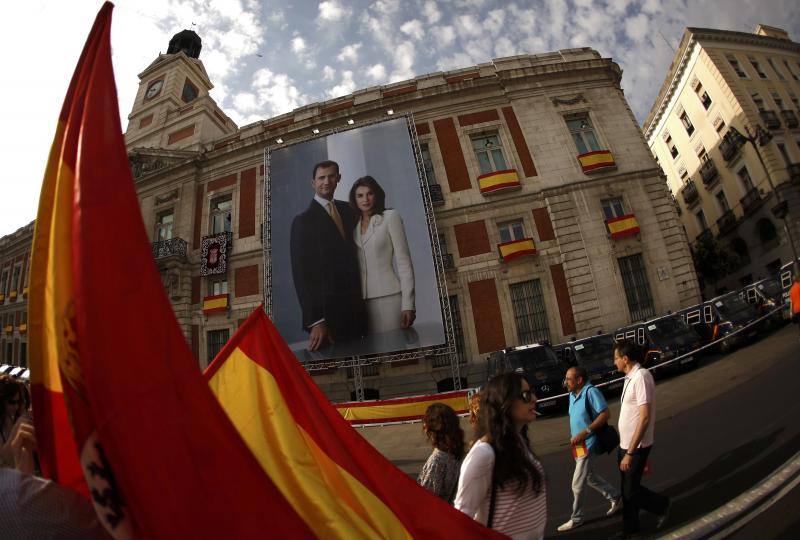 Madrid se engalana para recibir a Felipe VI