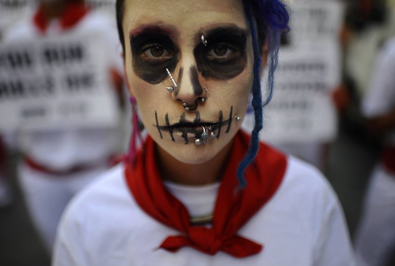 Un &#039;encierro fúnebre&#039; contra San Fermín