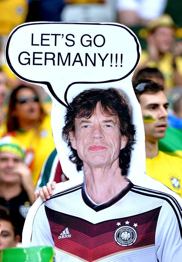 Las aficiones de Argentina y Alemania llenan de color la final del Mundial