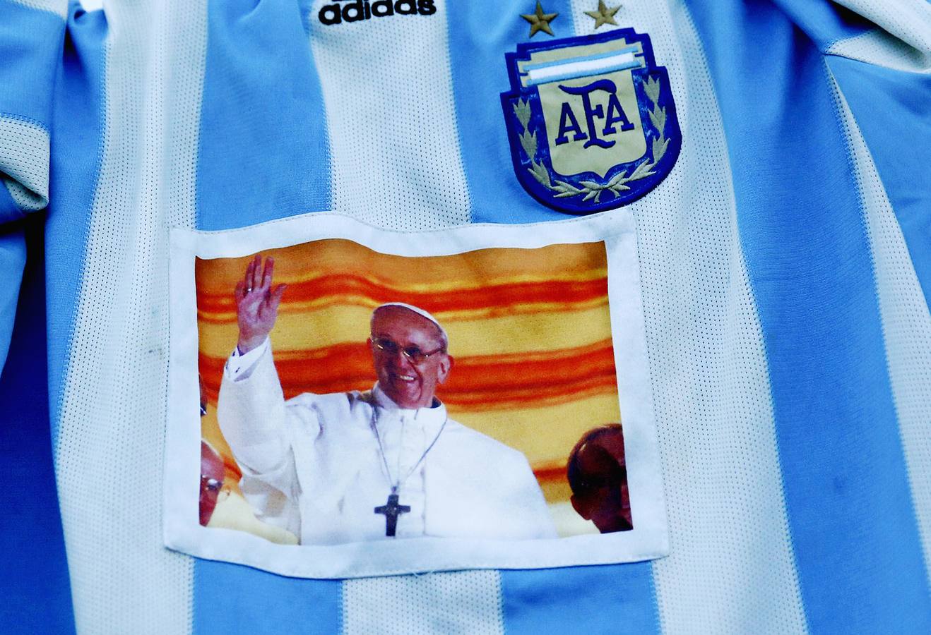 Las aficiones de Argentina y Alemania llenan de color la final del Mundial