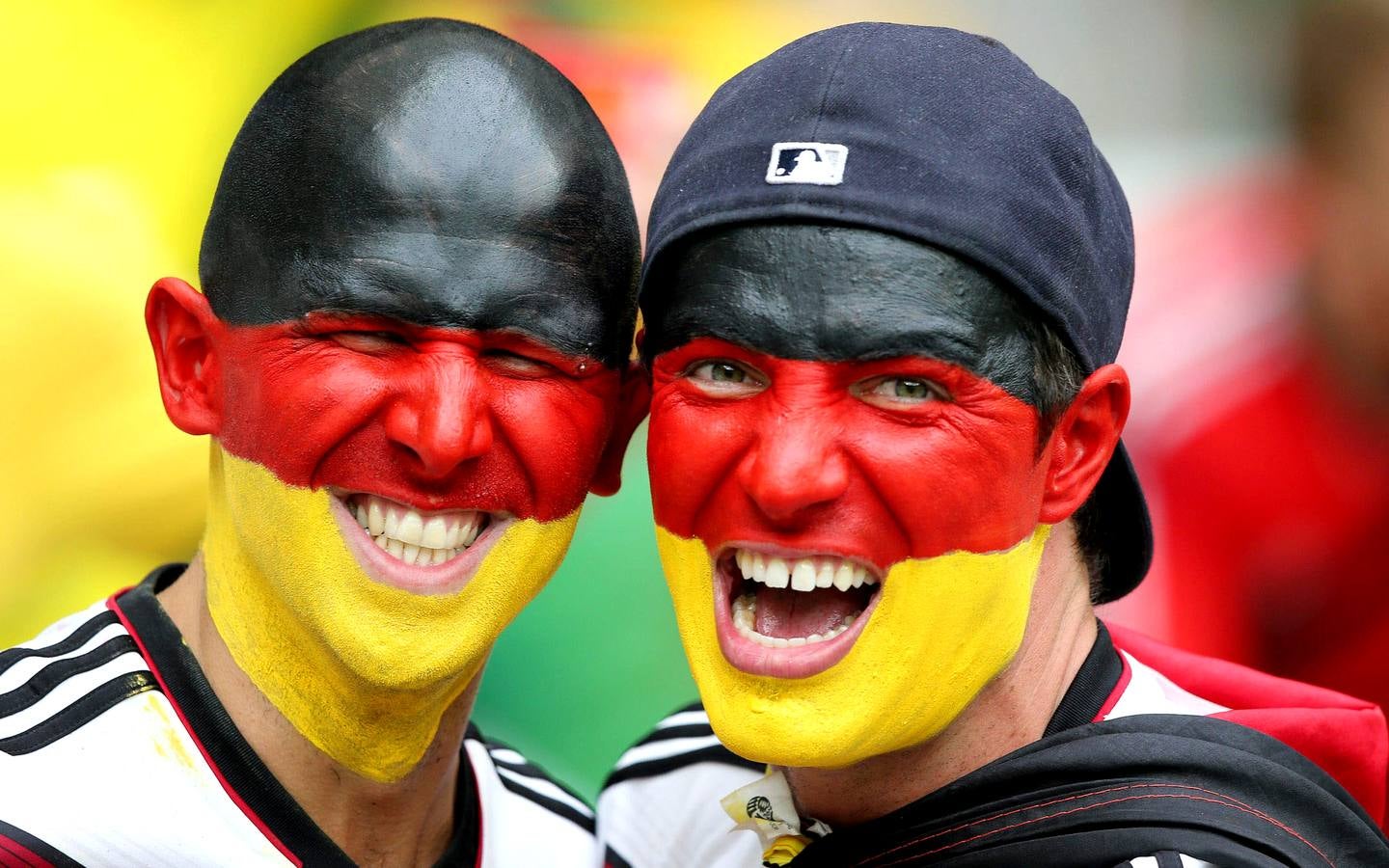 Las aficiones de Argentina y Alemania llenan de color la final del Mundial