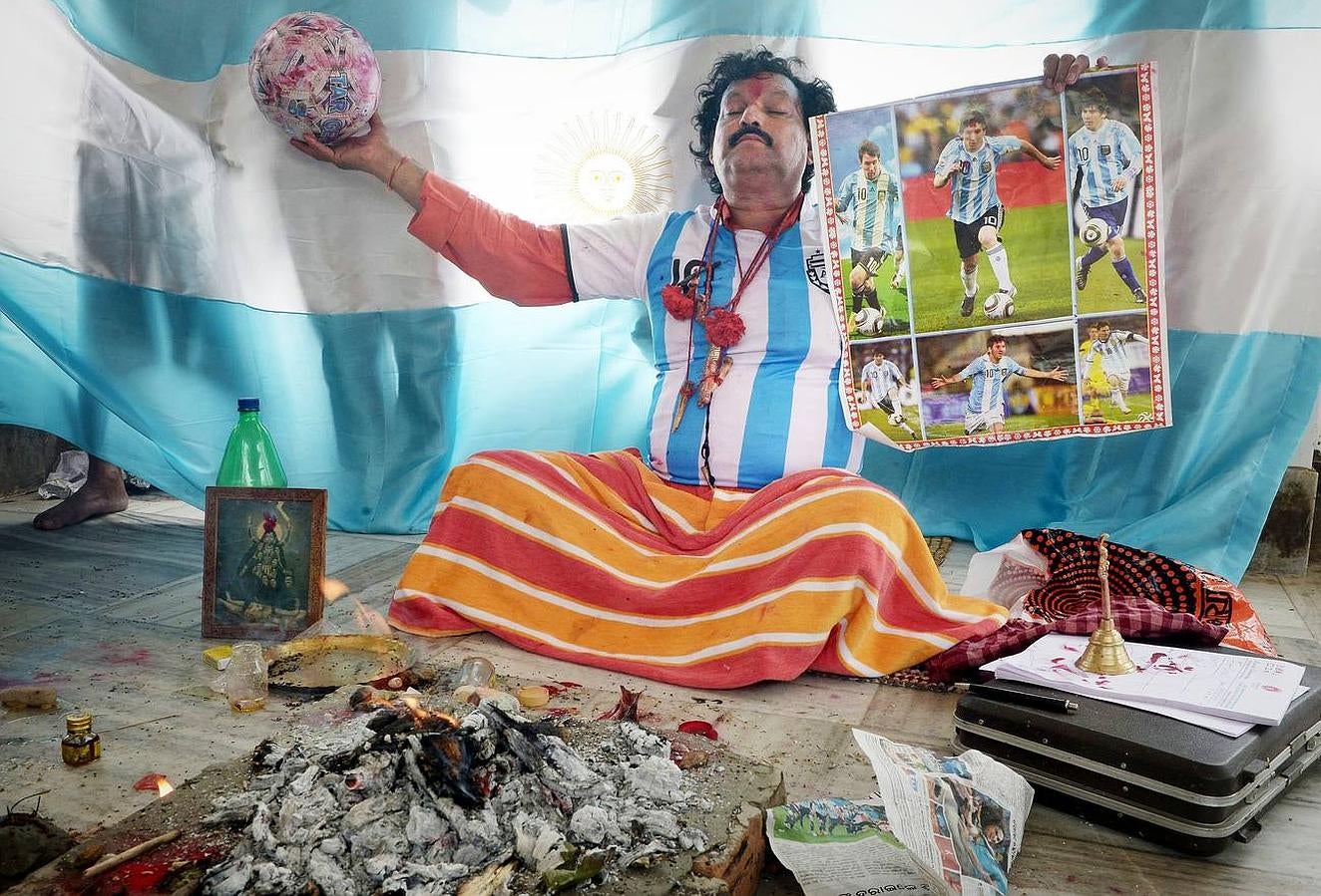 Las aficiones de Argentina y Alemania llenan de color la final del Mundial