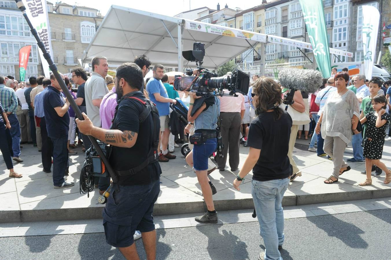 Vitoria logra cocinar la tortilla más grande del mundo