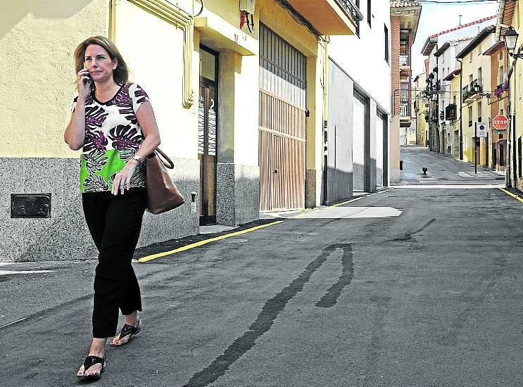 Arantza Quiroga se quiere "asegurar" el buen tiempo en Cádiz. Espera "desconectar" en sus vacaciones.