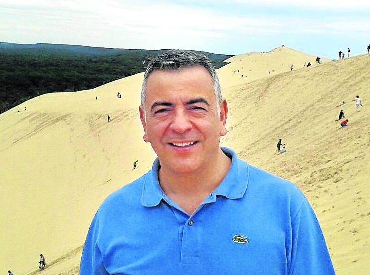 Javier de Andrés, descanso y deportes de agua en la costa de Huelva. Javier de Andrés visitó Las Landas en agosto de 2013.