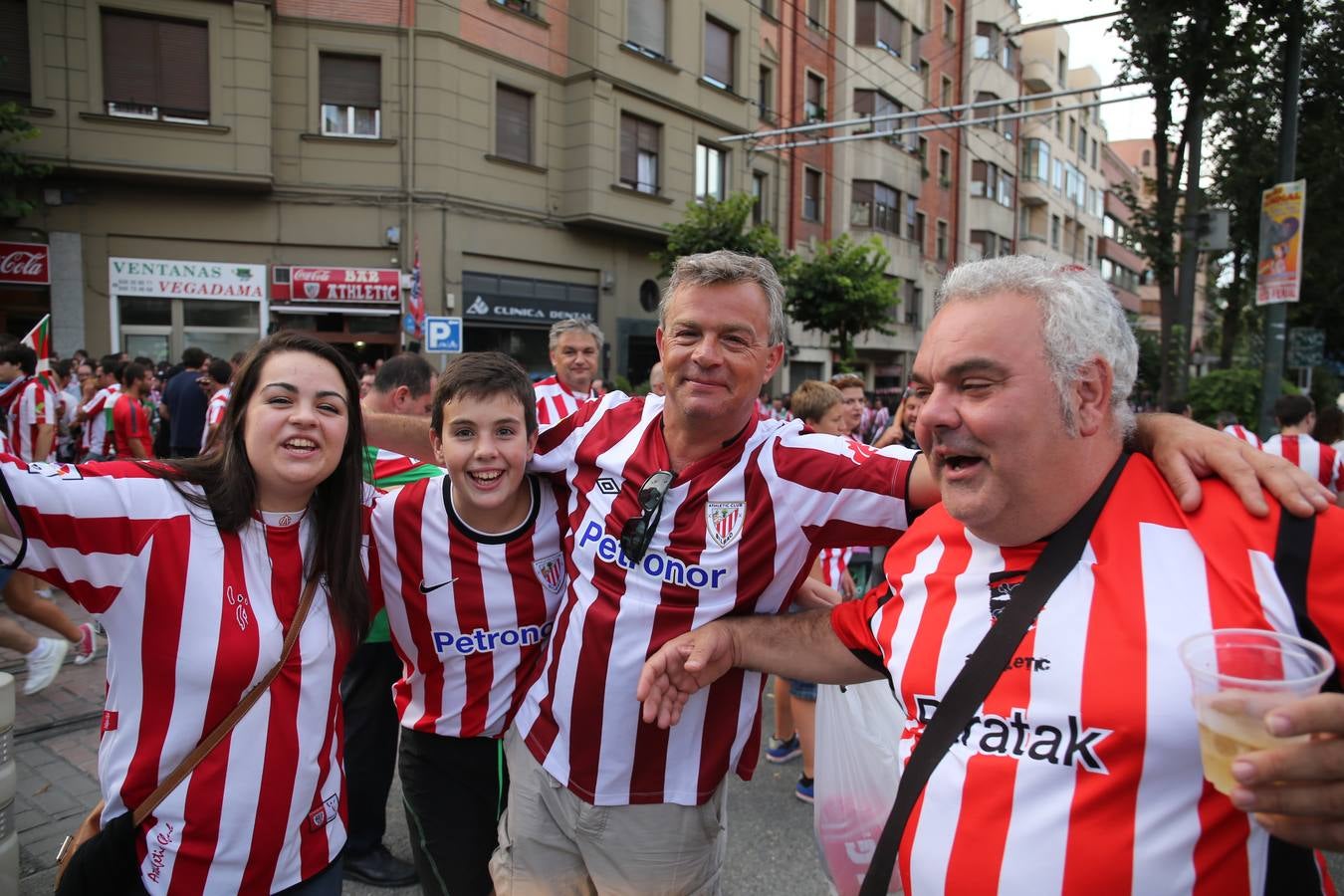 La afición del Athletic calienta motores antes del partido