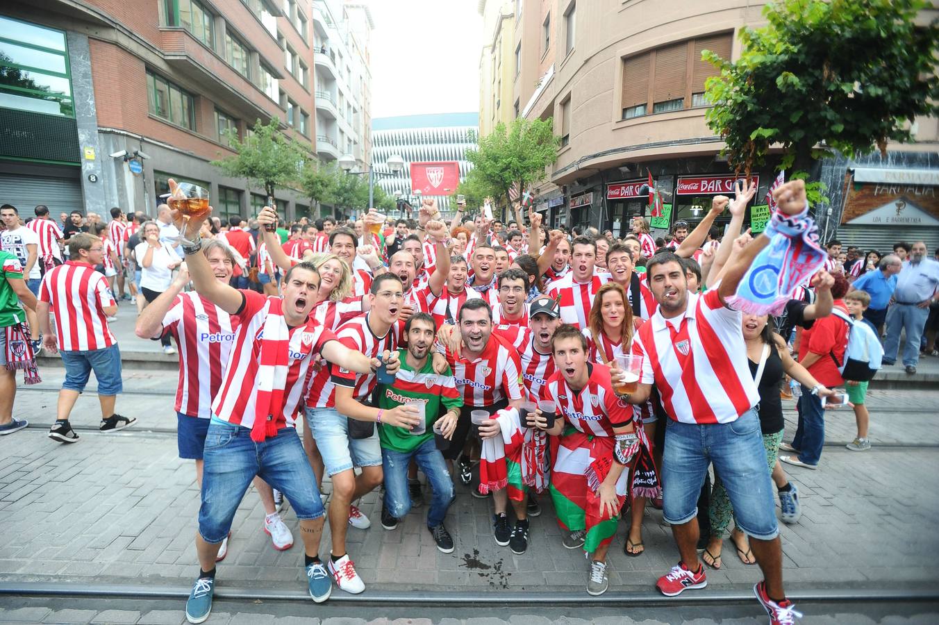 La afición del Athletic calienta motores antes del partido