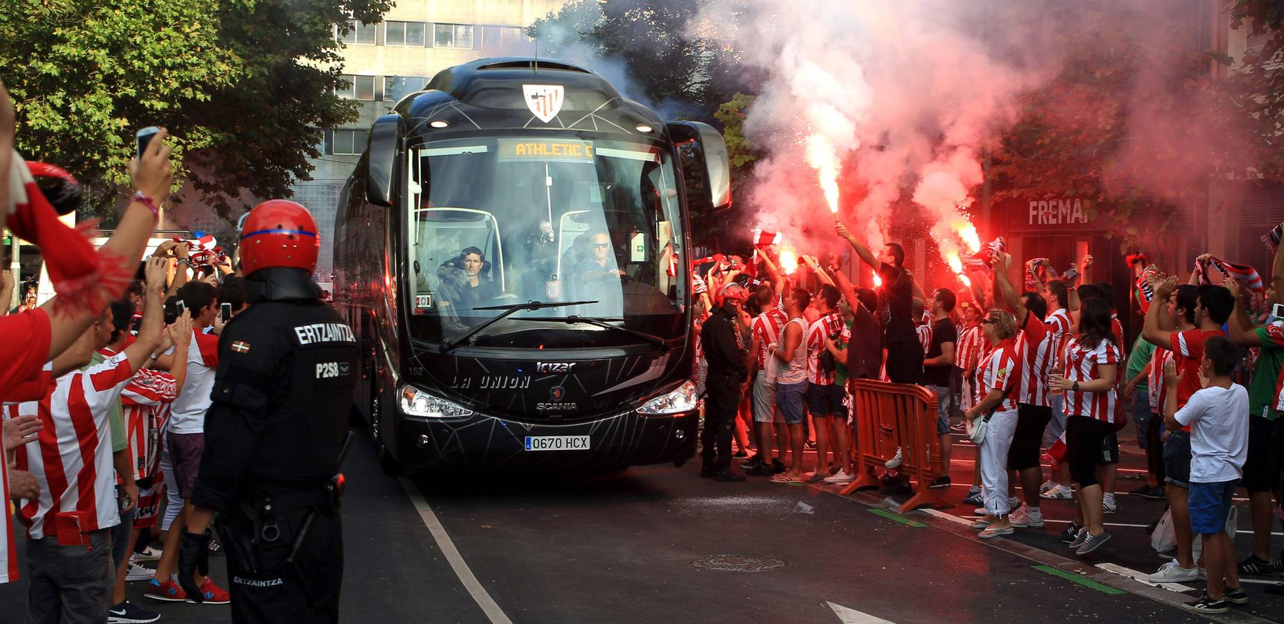 La afición del Athletic calienta motores antes del partido