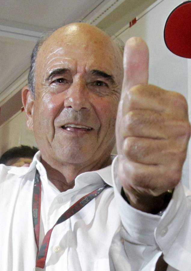 Emilio Botín celebra la victoria de Fernando Alonso en el Gran Premio de Singapur de Fórmula 1.