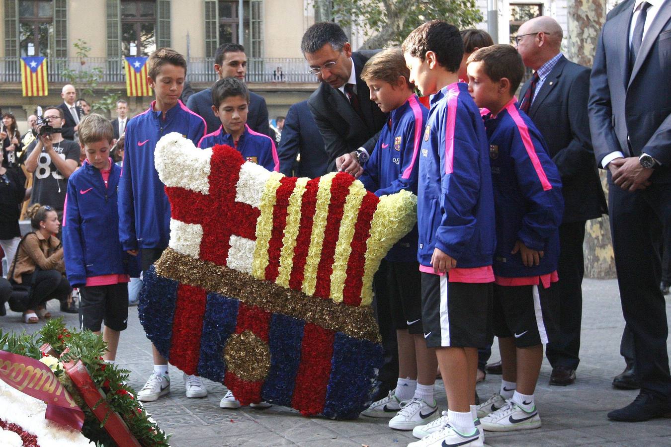 Ofrenda floral al monumento de Rafael Casanova