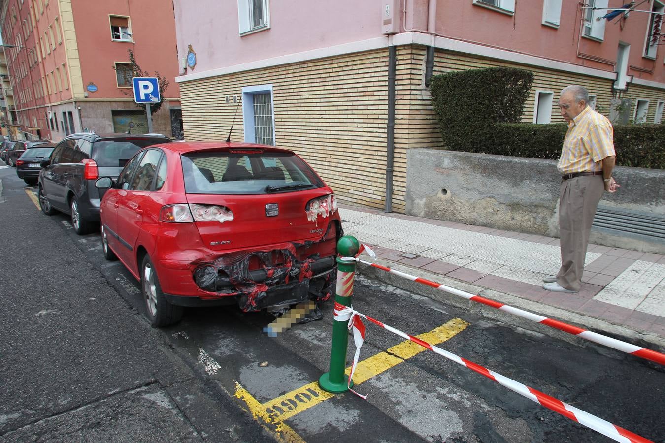 El fuego destroza 6 coches en Bilbao tras el incendio en unos contenedores