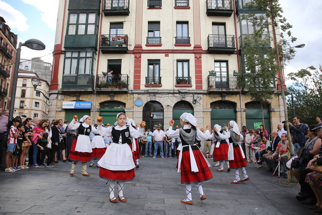 Homenaje a Usparitza y Azkuna