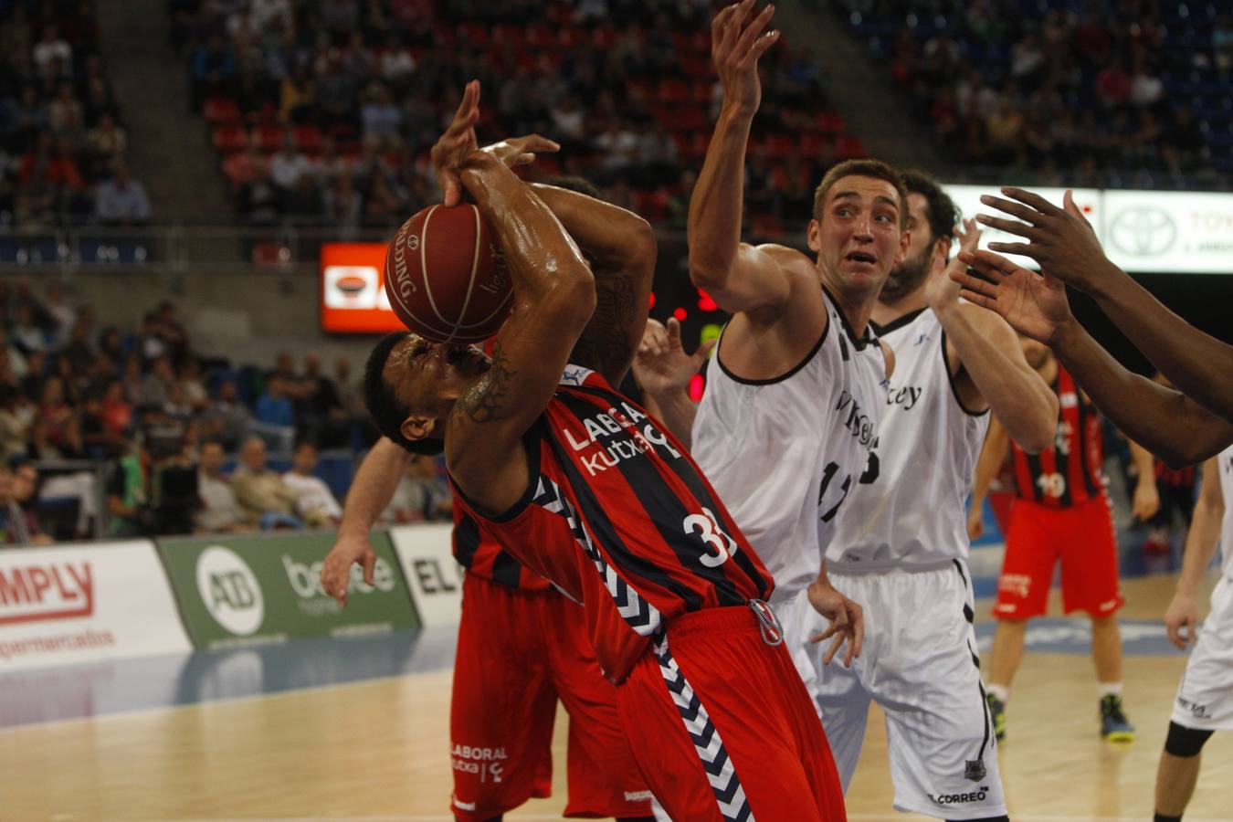 Las mejores imágenes del partido Laboral Kutxa-Bilbao Basket