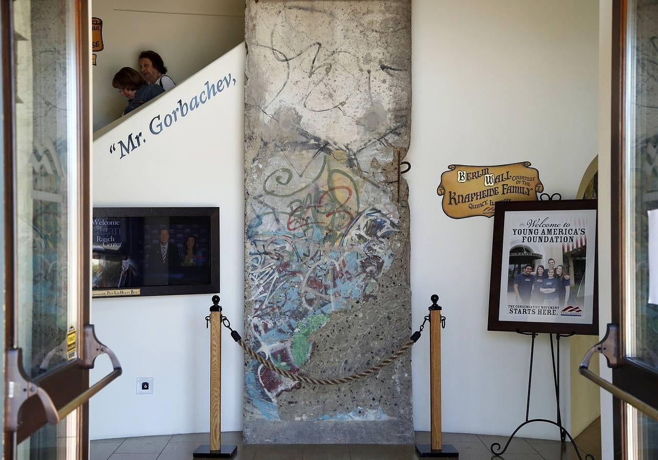 Un fragmento del Muro de Berlín, en el Reagan Ranch Center en Santa Barbara, EE UU.