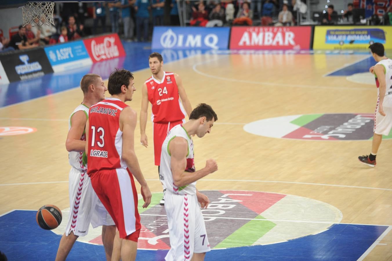 Laboral Kutxa Baskonia - Estrella Roja en imágenes