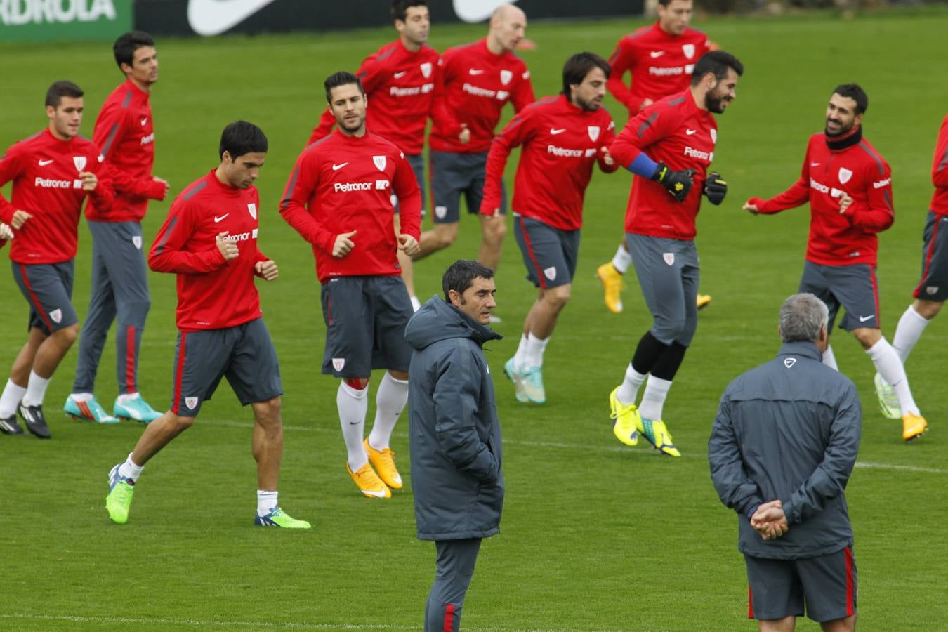 Entrenamiento del Athletic con Aduriz e Iraola al margen