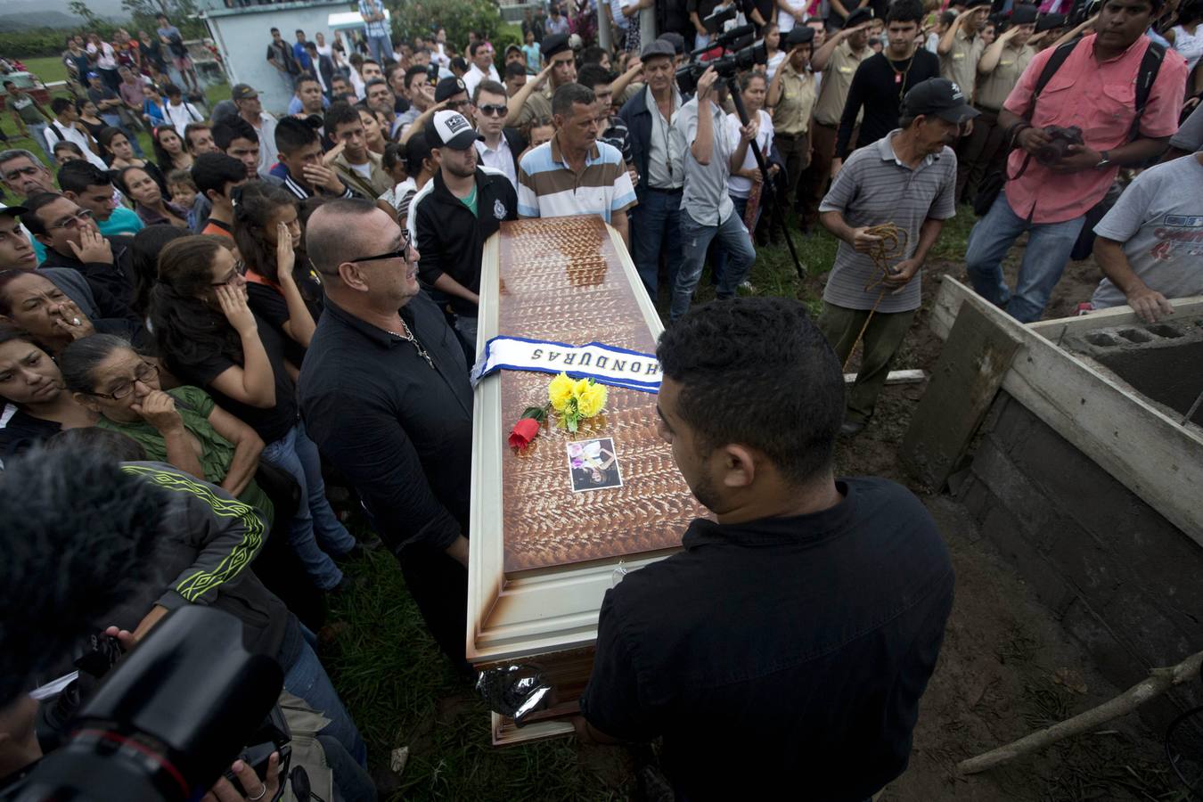 Despiden a Miss Honduras y su hermana en un emotivo funeral