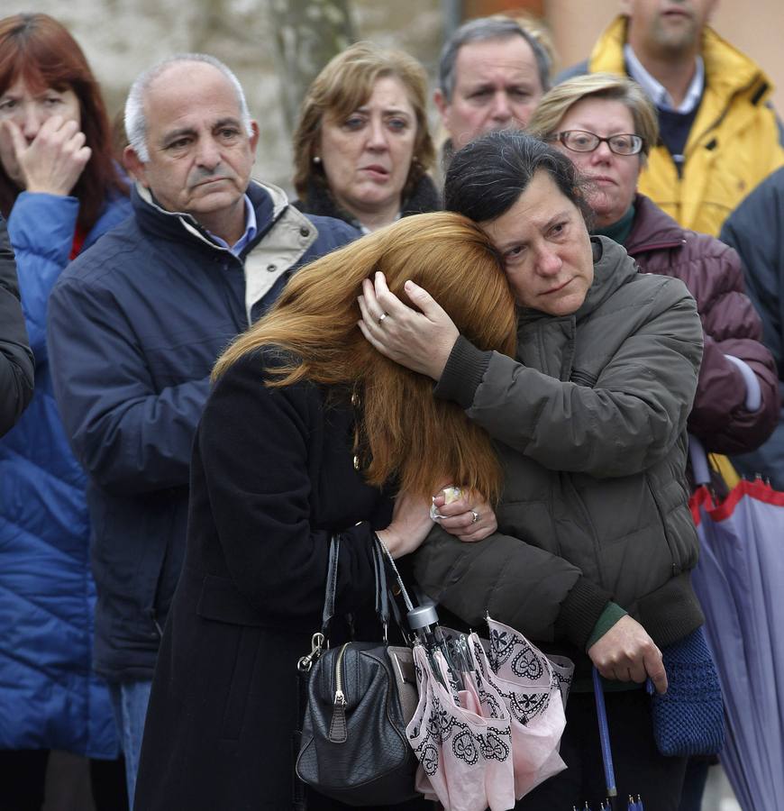 Concentración de repulsa por el asesinato de las dos niñas en Asturias