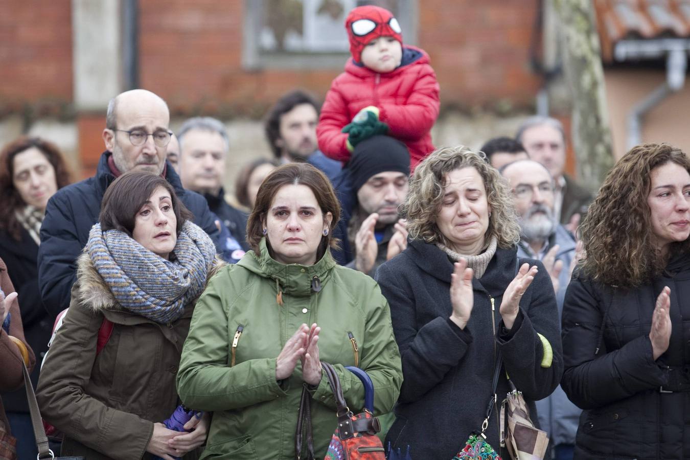 Concentración de repulsa por el asesinato de las dos niñas en Asturias