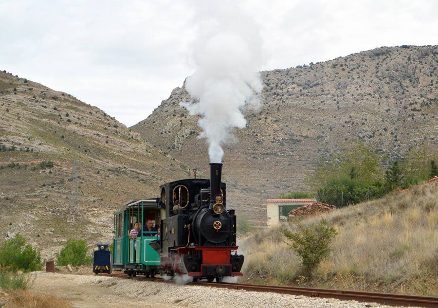 La locomotora alemana 'Hulla' en pleno recorrido por el trazado minero de Utrillas.
