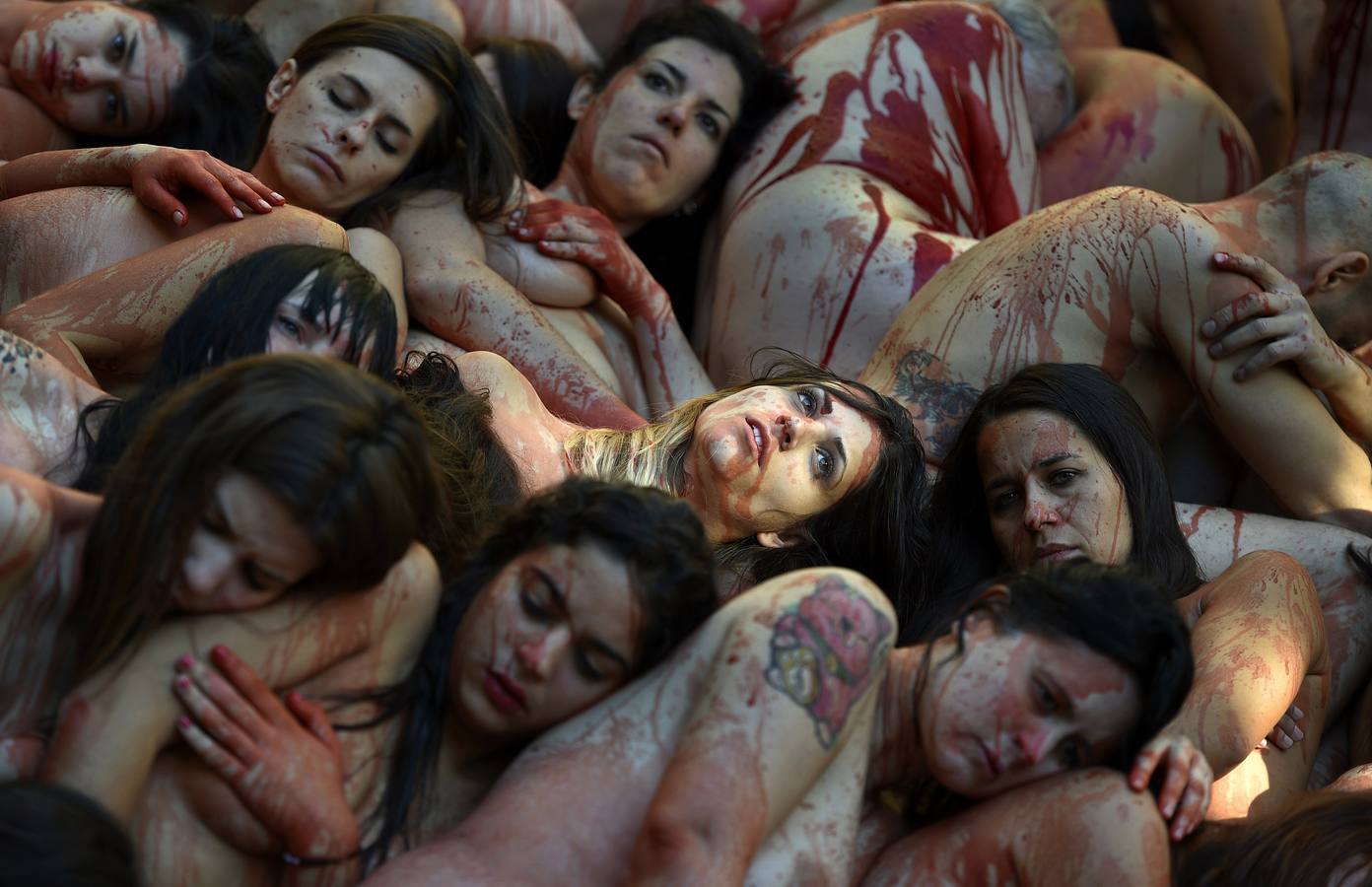 Desnudos contra el uso de pieles de animales