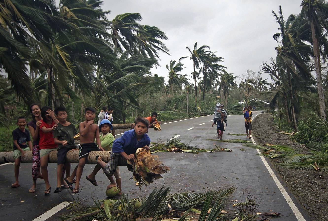 Miles de evacuados en Filipinas por el tifón Hagupit