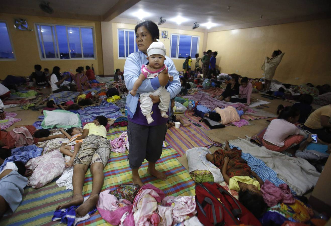 Miles de evacuados en Filipinas por el tifón Hagupit